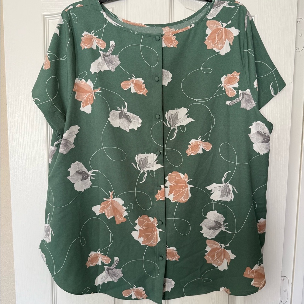 Floral Short-Sleeve Blouse in Forest Green- AVA & LIV - Picture 2 of 4